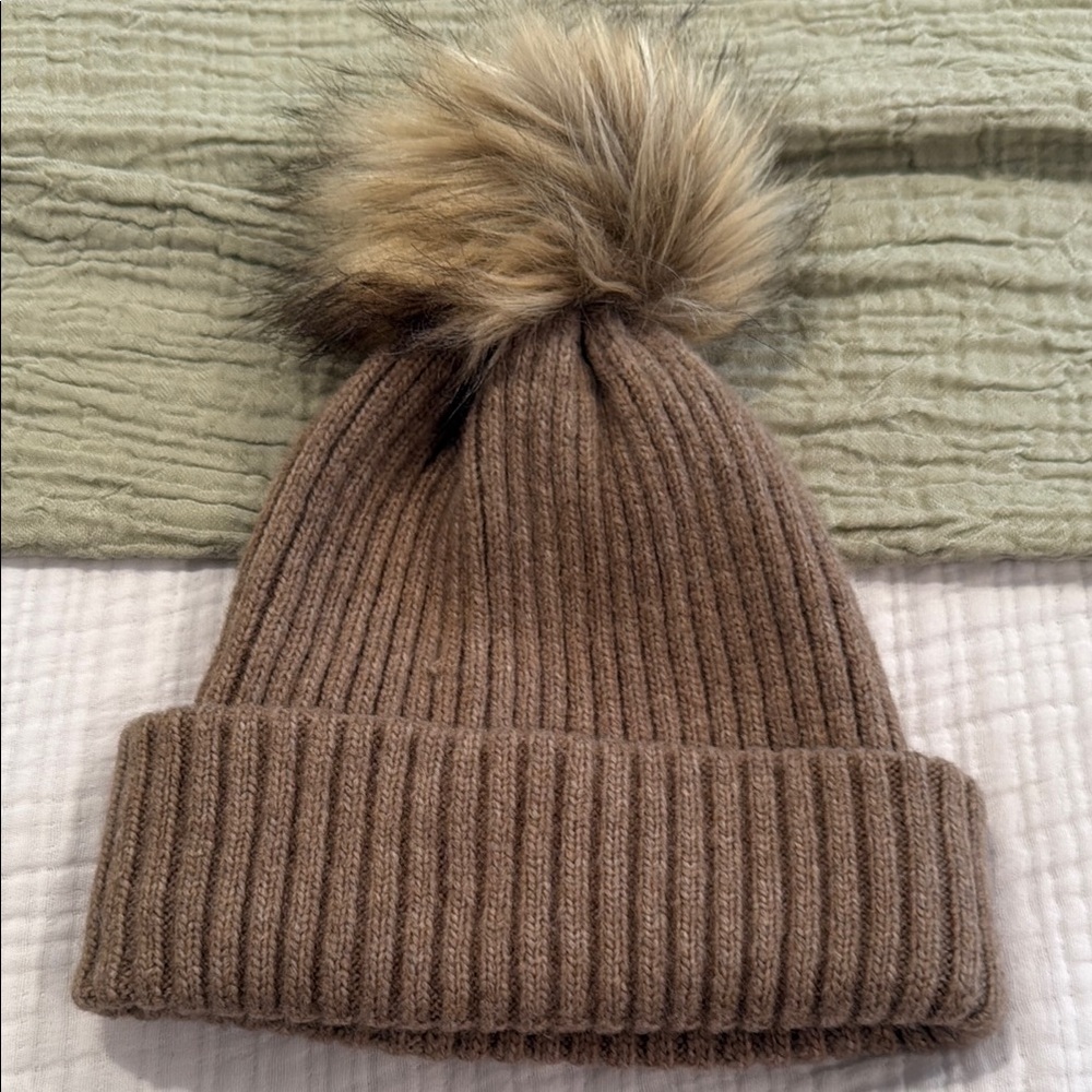 Women's Abercrombie & Fitch Pom Pom Beanie